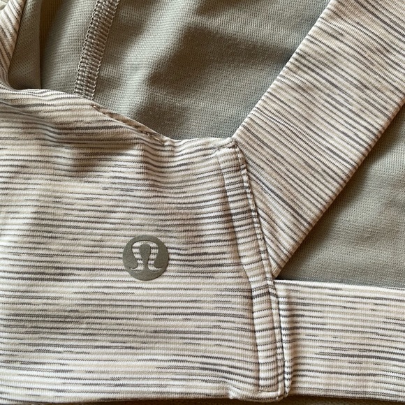 Lululemon bra 6 - Picture 3 of 3